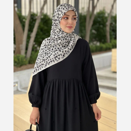 روسری نخی طرح مهری قلب ریز و درشت شیری