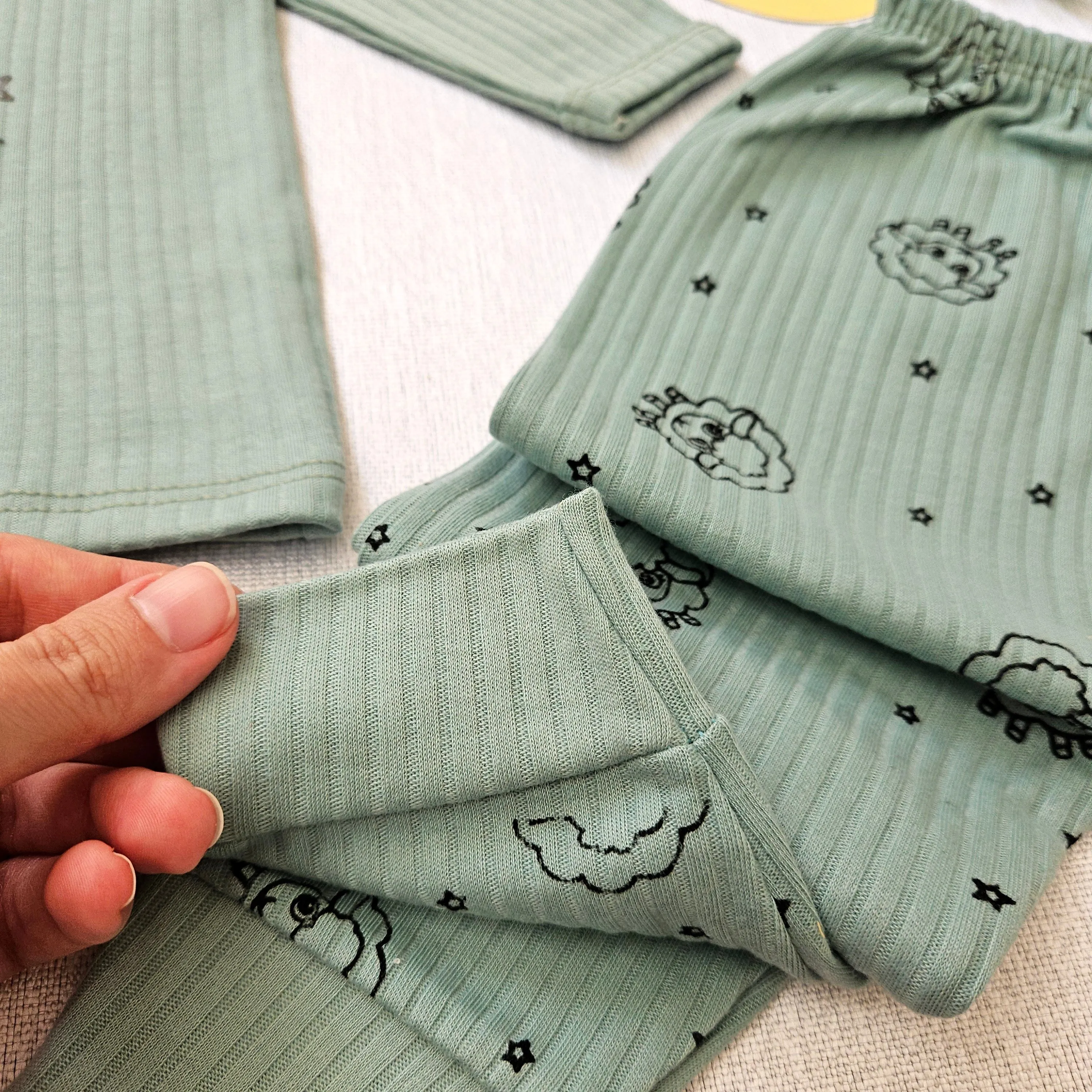 بلوز شلوار نوزادی ست راحتی پنبه ای لطیف دخترانه پسرانه کبریتی راه راه ریز
