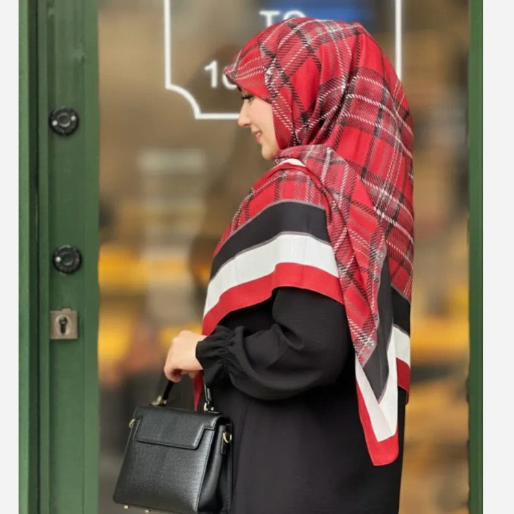روسری نخ کاستوم طرح دنیز سایز 140 مناسب بانوان قرمز