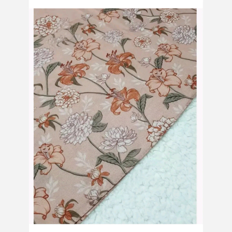 روسری نخ کاستوم طرح شیدا ابعاد 140 در 140 زمینه آجری روشن با حاشیه گل آجری تیره